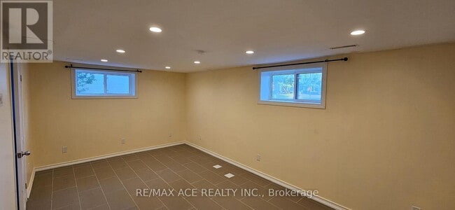 Building Photo - 2 Botany Hill Rd