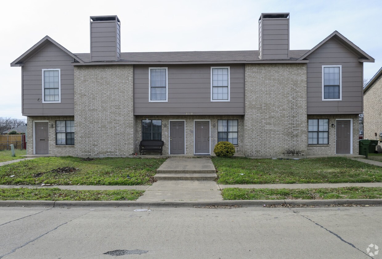 Building Photo - 2710 Wimbledon Ct