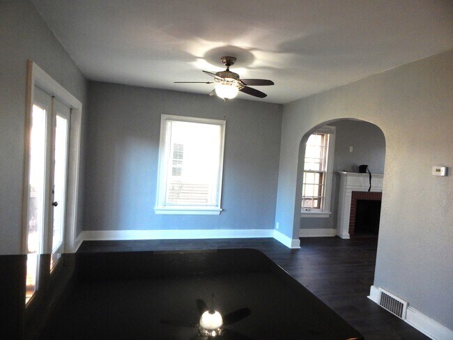 Comedor - 3127 N 55th St