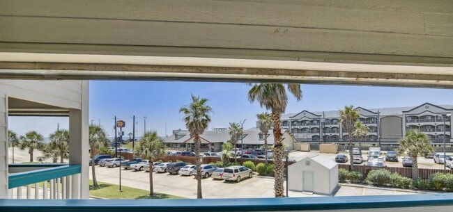 Building Photo - 6102 Seawall Blvd
