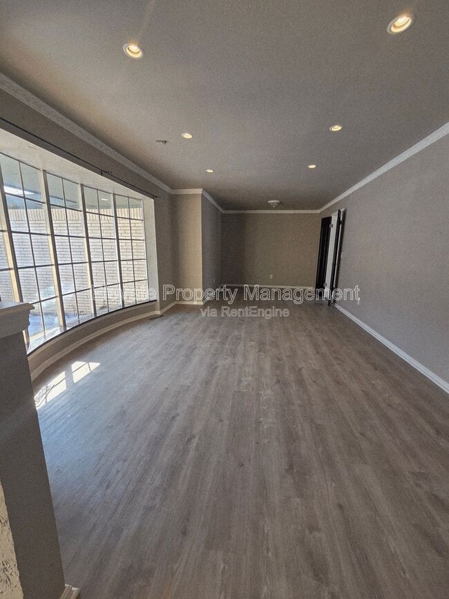 Photo - 1809 N Oakhill Rd House