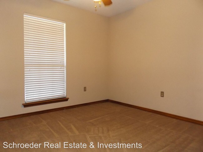 Building Photo - 13394 W Echo Dr