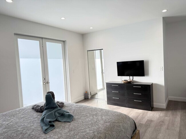 Foto del edificio - 1968 NW 25th Ave