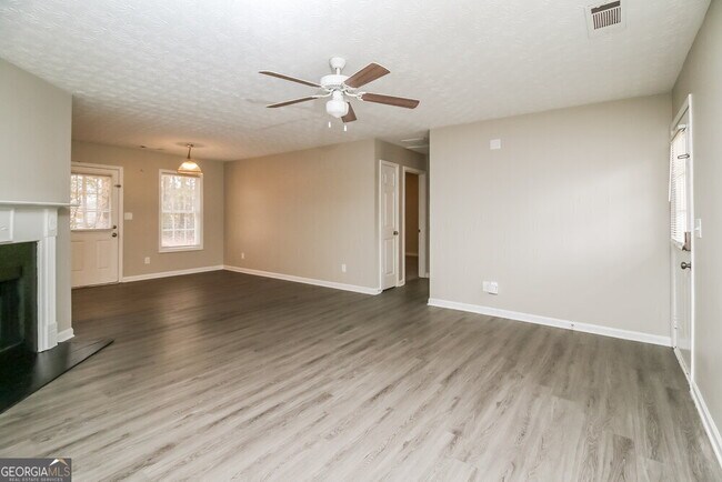 Foto del edificio - 8129 Sterling Ln
