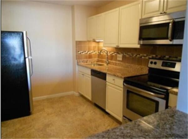 Building Photo - 400 Savin Hill Ave