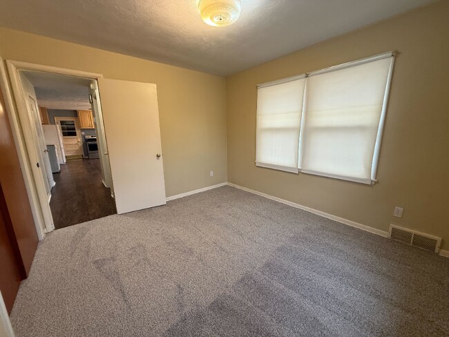 Building Photo - 221 S Thomas St