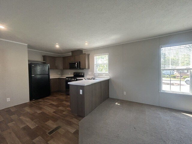 Foto del edificio - 39500 Warren Rd