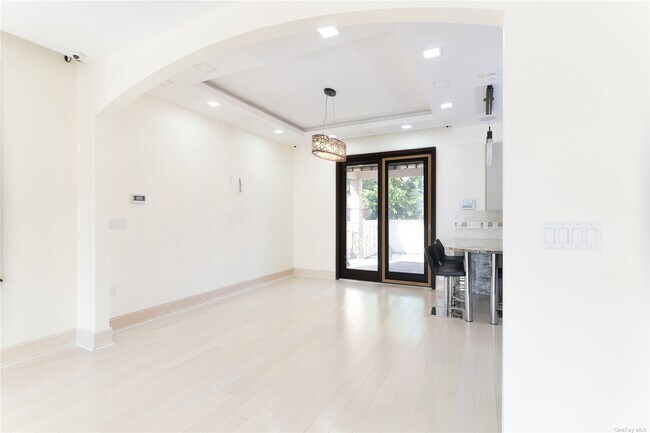 Foto del edificio - 73-30-7180 180th St