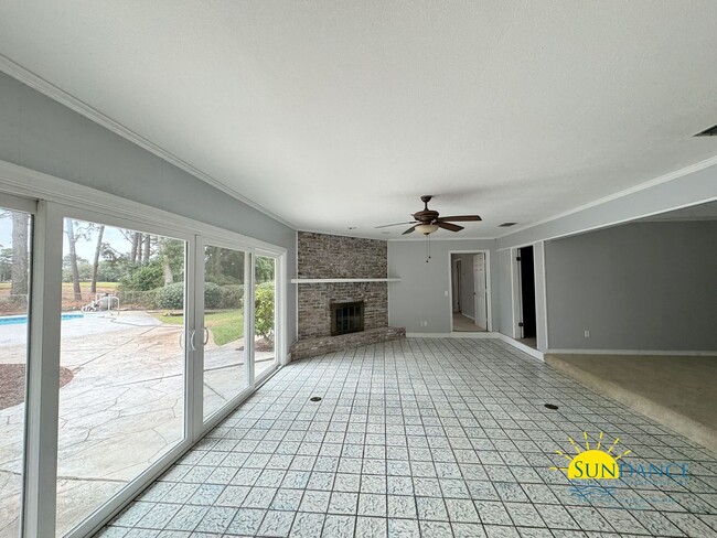 Building Photo - Stunning 3 Bedroom Home in Shalimar with I...