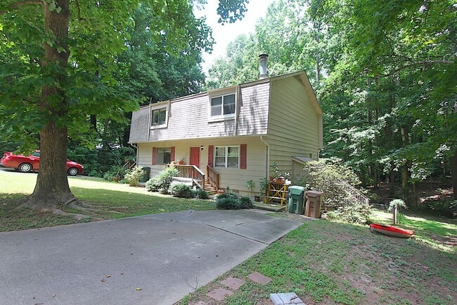 Building Photo - 2 Bedroom Duplex in Cary