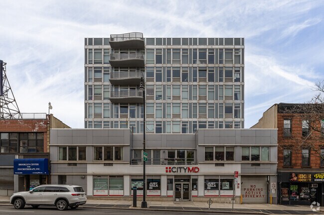 Vista frontal. - Park Place Condominium