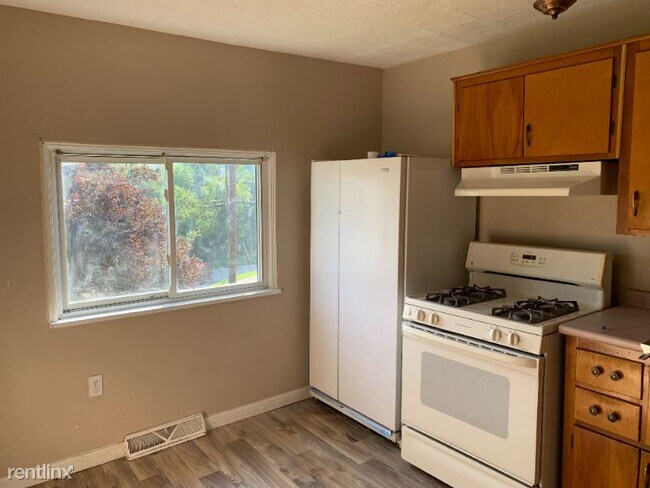 Building Photo - 3 br, 2 bath House - 458 Sycamore St