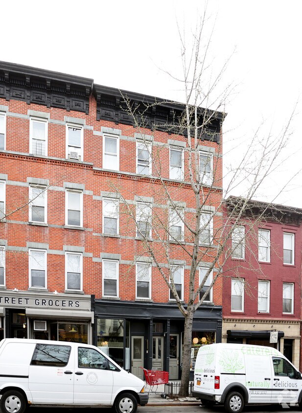 Primary Photo - 487 Court St