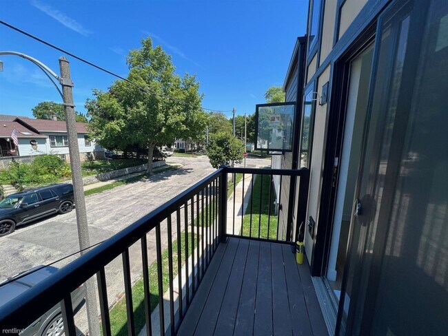 Foto del edificio - 3 br, 2 bath Townhome - 921 East Otjen Str...