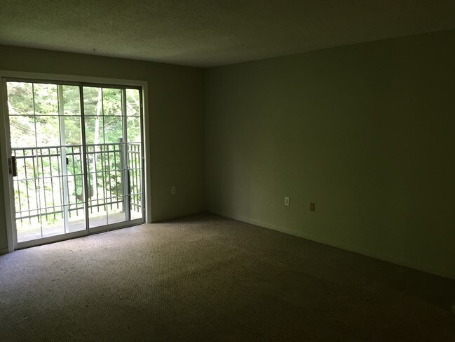 Building Photo - 3 Oak Hill Ln