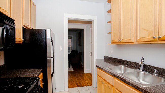 Building Photo - 4726 N Racine Ave