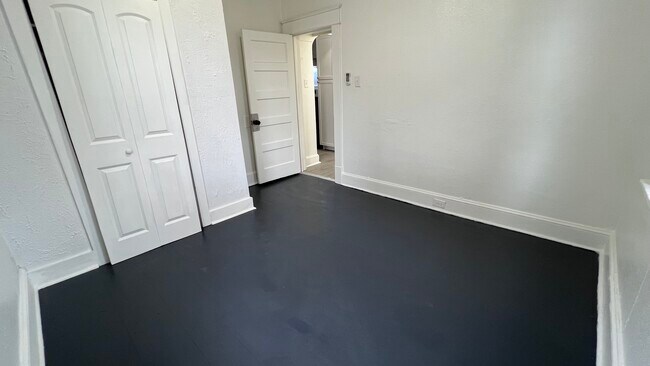 Building Photo - 1707 Holladay St