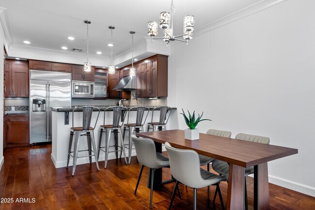 Foto del edificio - 4909 N Woodmere Fairway