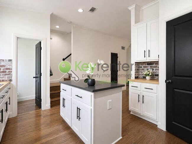 Foto del edificio - 3124 Carmel St