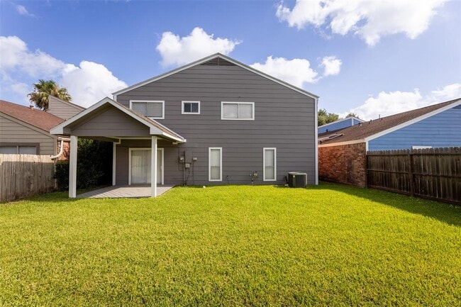 Building Photo - 11111 Midhurst Dr