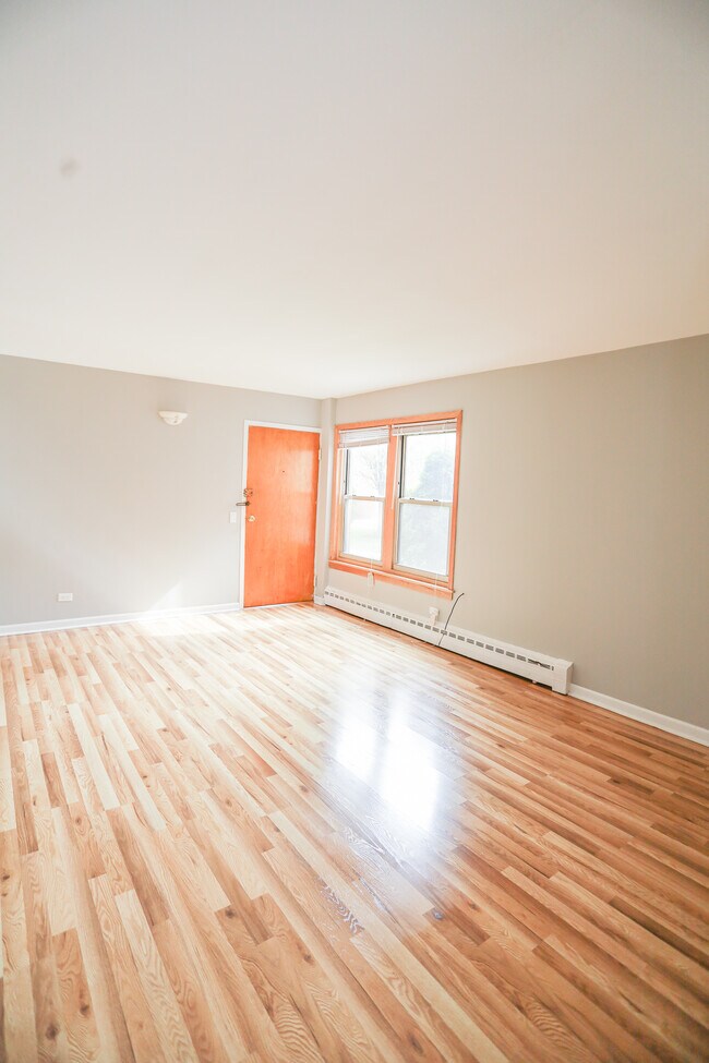 Building Photo - 2121 W Farragut Ave