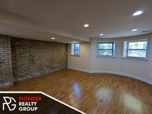 Foto del edificio - 2840 N Albany Ave
