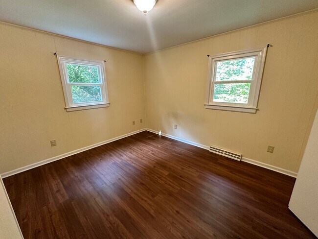 Foto del edificio - 3-Bedroom Home in Private Setting Minutes ...