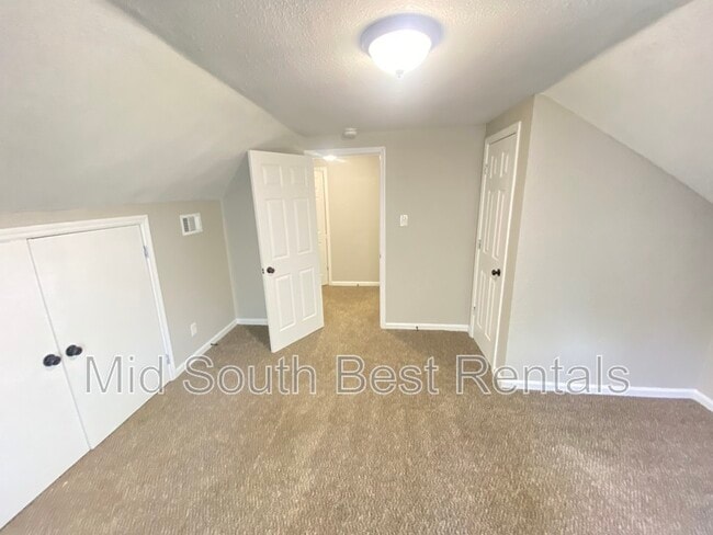 Building Photo - 2693 Kimball Ave