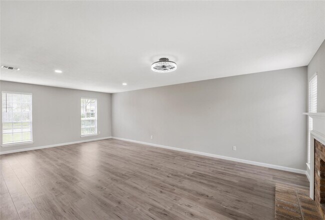 Foto del edificio - 4523 Waterfall Way