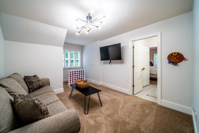 Foto del edificio - 3115 High Ridge Rd