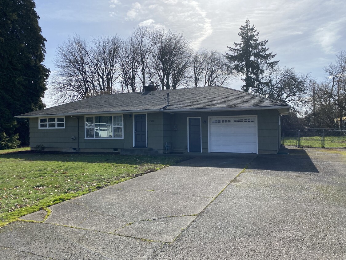 Primary Photo - 2136 Jeppesen Acres Rd