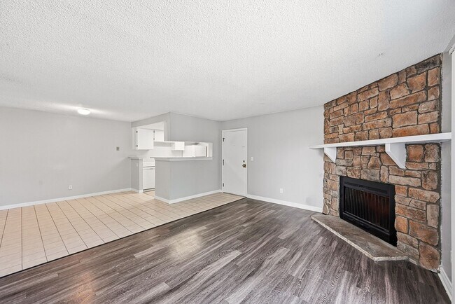 Foto del edificio - 3 Bedroom 2 Bathroom Updated Unit in Robinwood W/Move in Special!