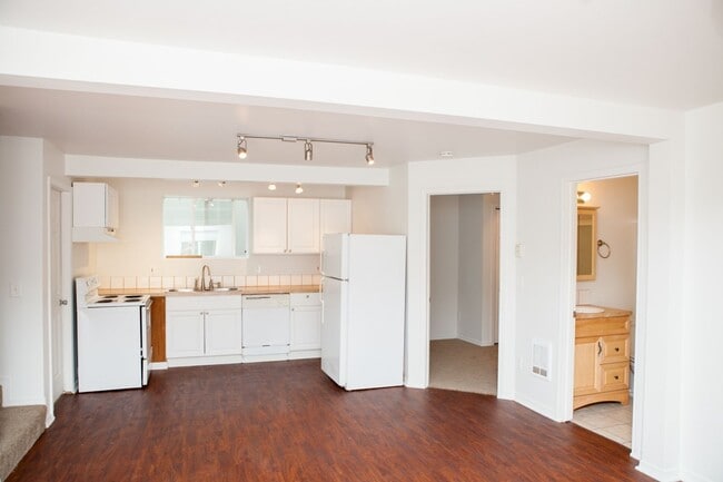 Building Photo - DD1299-B*