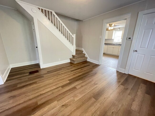 Building Photo - Nice two-story half duplex in Waynesboro, PA