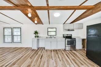 Building Photo - 1749 Max Rd