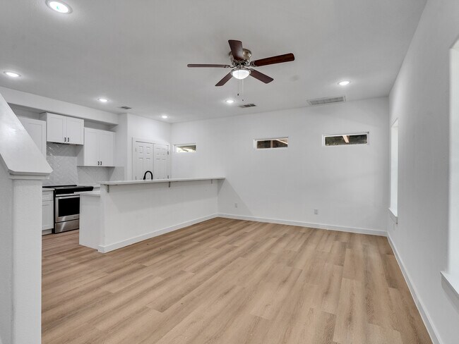 Foto del edificio - 8310 De Priest St