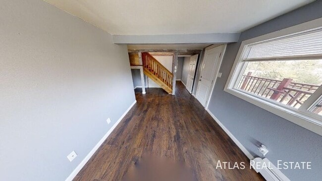 Building Photo - 406 S 10th St
