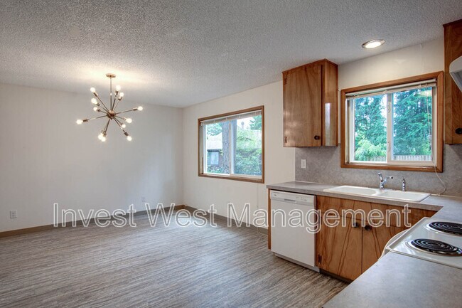 Building Photo - 8903 NE 36th St