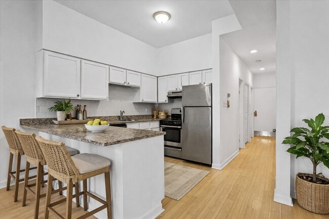 Photo - 1914 University Ave Apartment