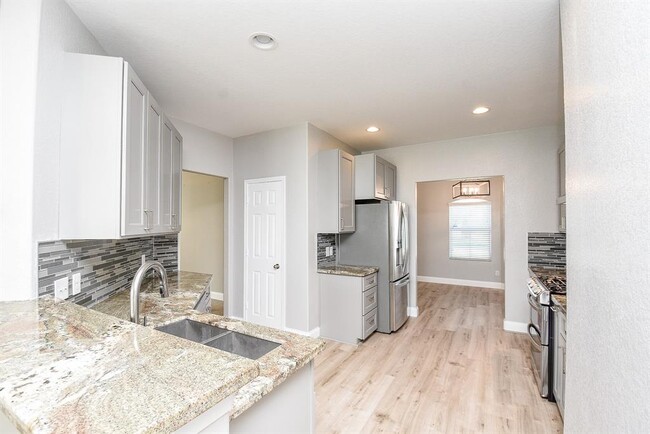 Building Photo - 14843 Scenic Sky Way
