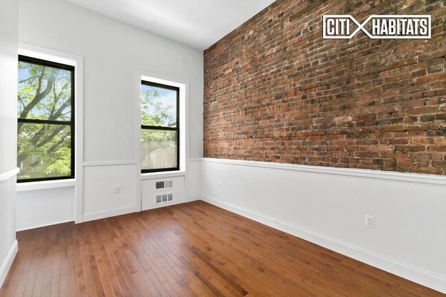 Foto del edificio - 705 Madison St