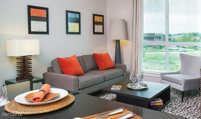 Foto del edificio - 3 br, 2 bath Apartment - 2850 Roslyn St