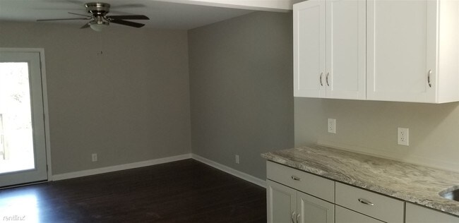 Building Photo - 2 br, 1 bath Duplex - 225 Blackman Road B