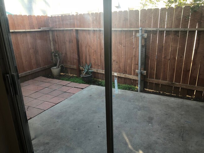 Building Photo - 1114 Cero Ct
