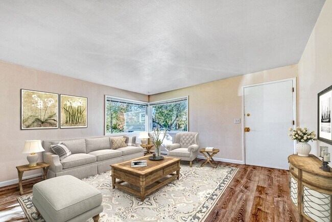 Building Photo - 2 Bedroom/1 Bath with Garage duplex locate...