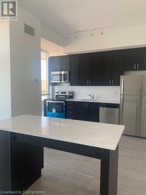 Photo du bâtiment - 550 N Service Rd