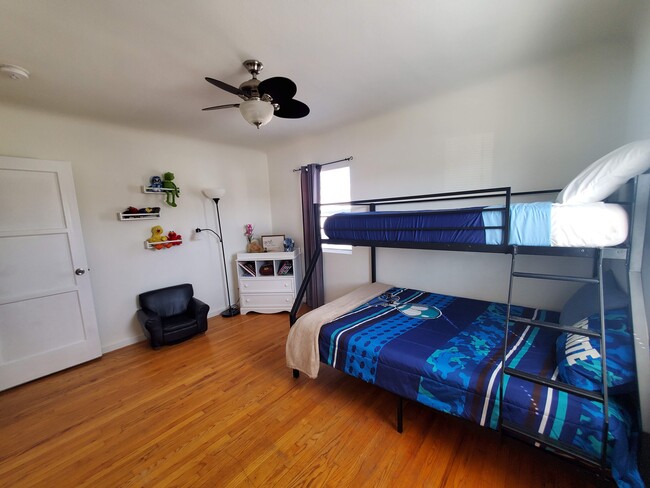 Dormitorio 2 - 4319 W 167th St