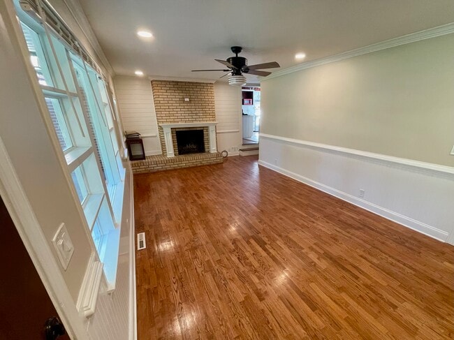 Building Photo - 21 Opal St