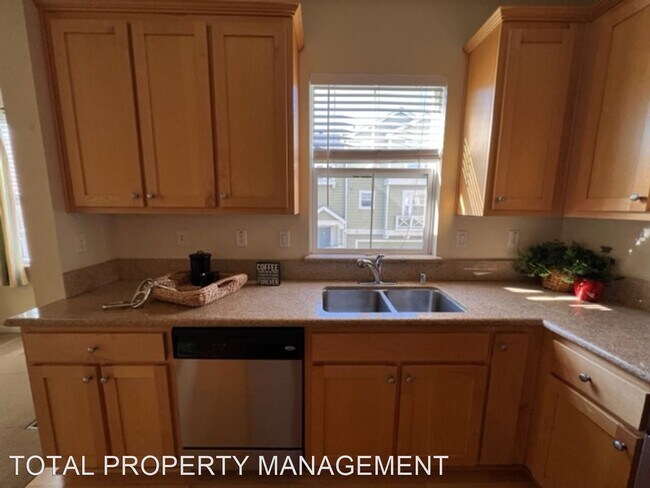 Foto del edificio - 3 br, 3 bath House - 588 AMHERST TERRACE