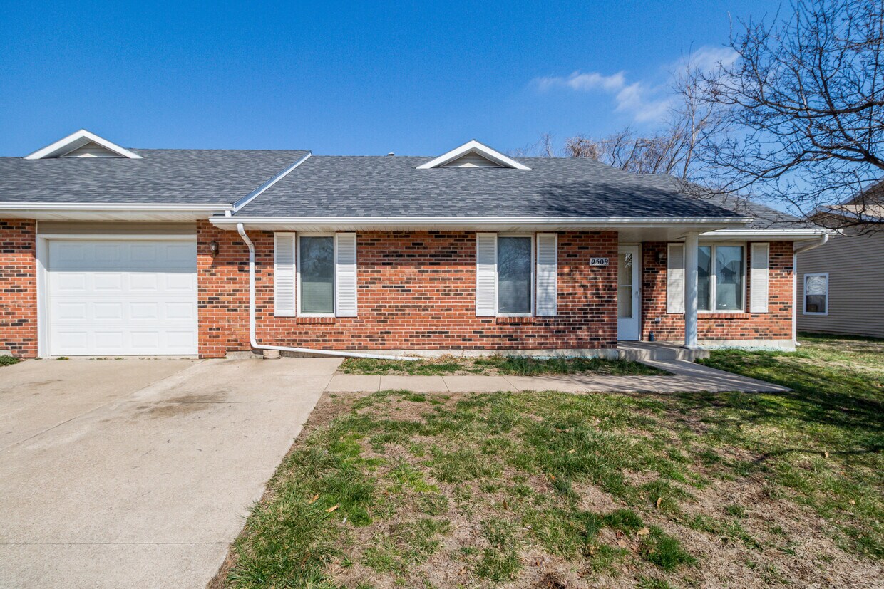 Primary Photo - 2509 Hollyhock Dr
